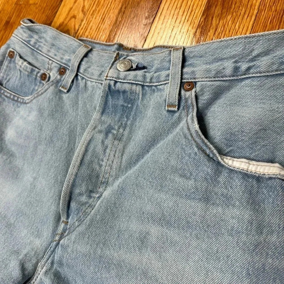 Levi’s 501 Shorts - Picture 2 of 4